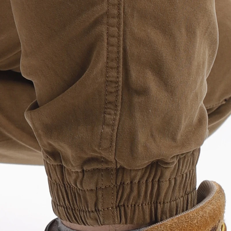 滑り止めグリップと落下防止保護具付きのオートバイ作業用パンツ（カーキとアースイエロー）