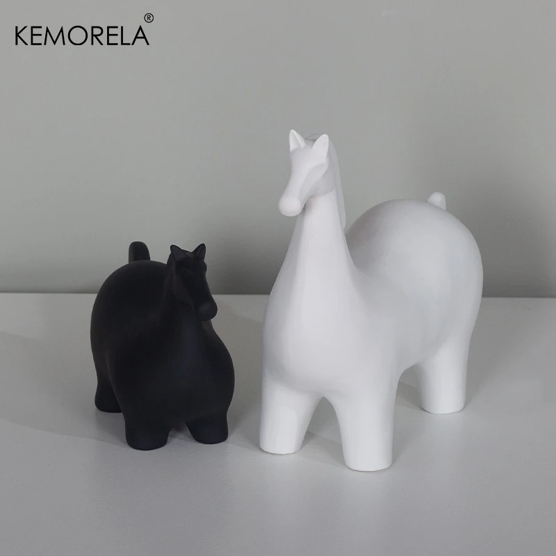 Nordic Ceramic Horse Ornaments Home Decorations Simple Crafts Living Room TV Decoration Indoor Office Desktop Decoration Gifts
