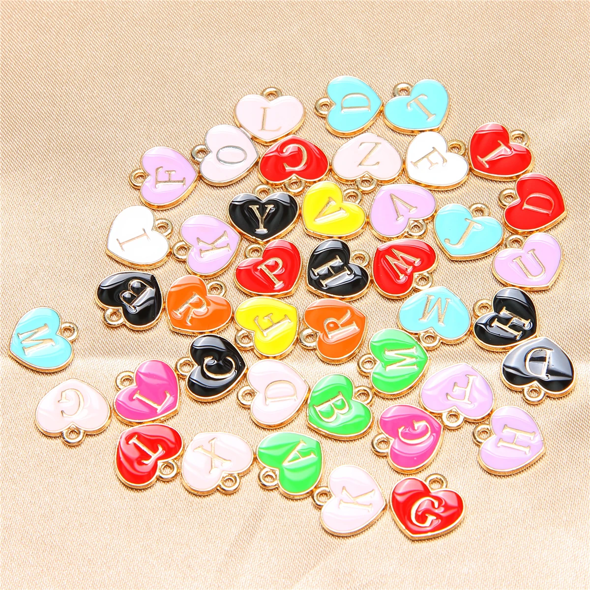 50pcs random mixed colors 12mm double sided heart shaped letters zinc alloy for jewelry making bracelet necklace pendant DIY han