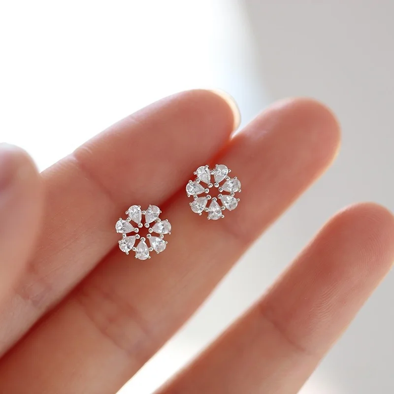 

CCFJOYAS 100% 925 Sterling Silver Sparkling Cubic Zirconia Daisy Flowers Earrings for Girl Small Fresh Minimalist Stud Earrings