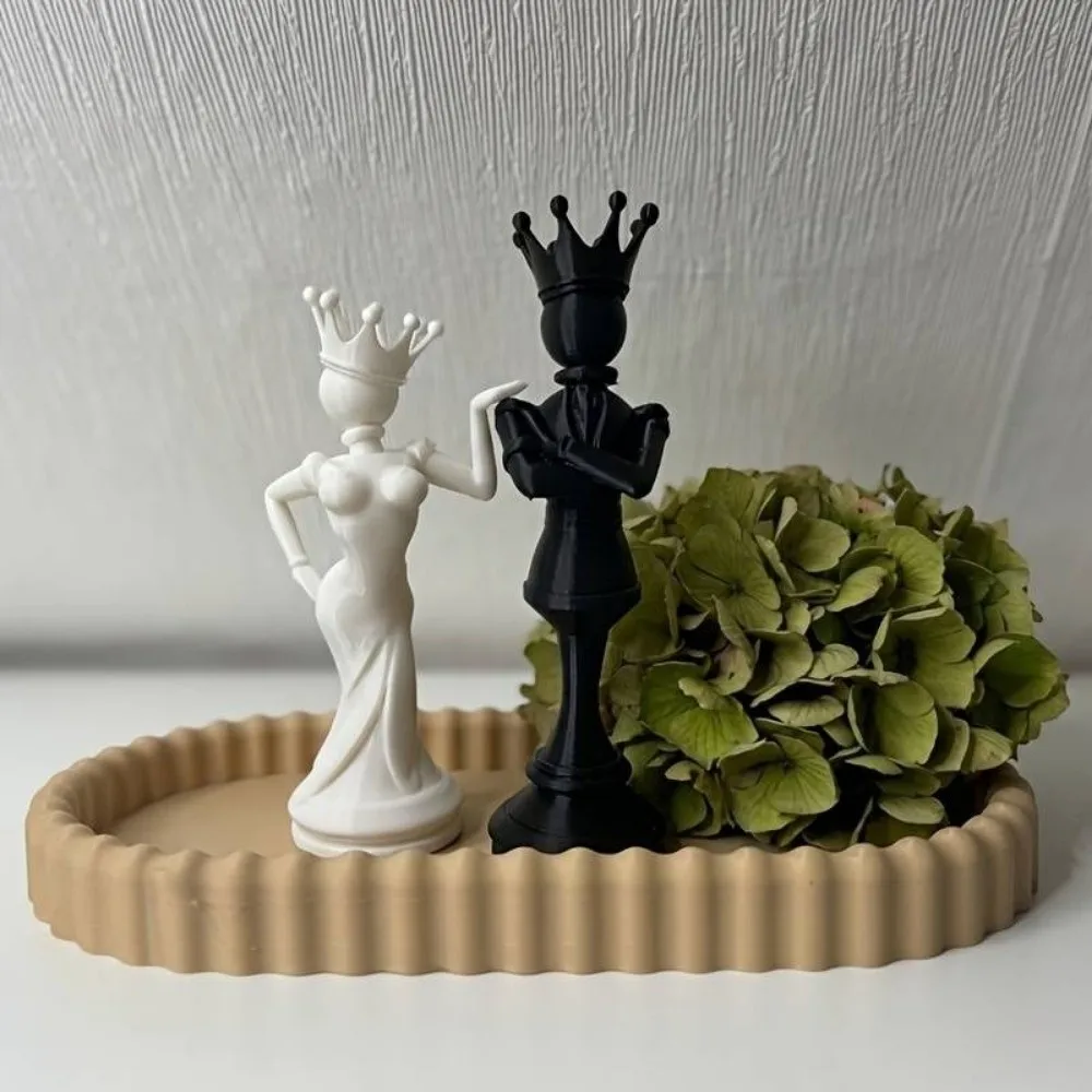 2pcs Lovers Statue 3D Printed Chess Couple Statues Creative Decoration Queen King Statue Sculpture Persons Figurine Office