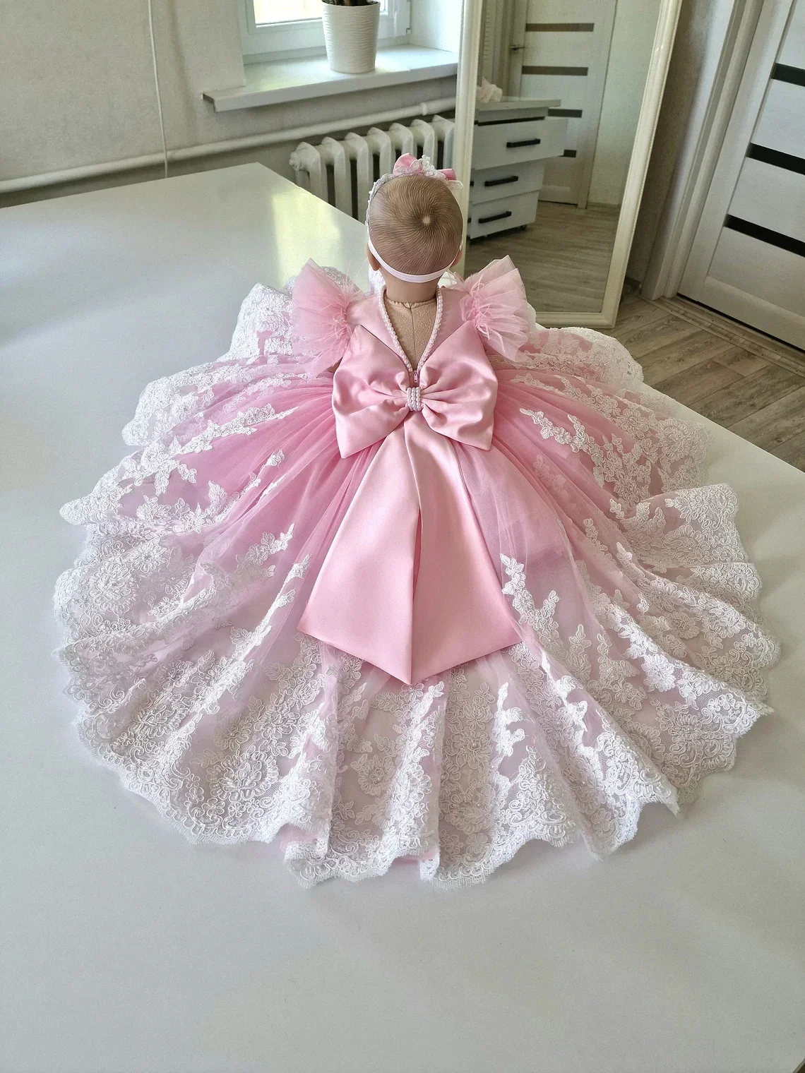 Vestidos de encaje blanco personalizados para niña, vestidos de flores para bebé, Apliques de encaje, fiesta para recién nacido, perlas de plumas, vestido de graduación de primera comunión