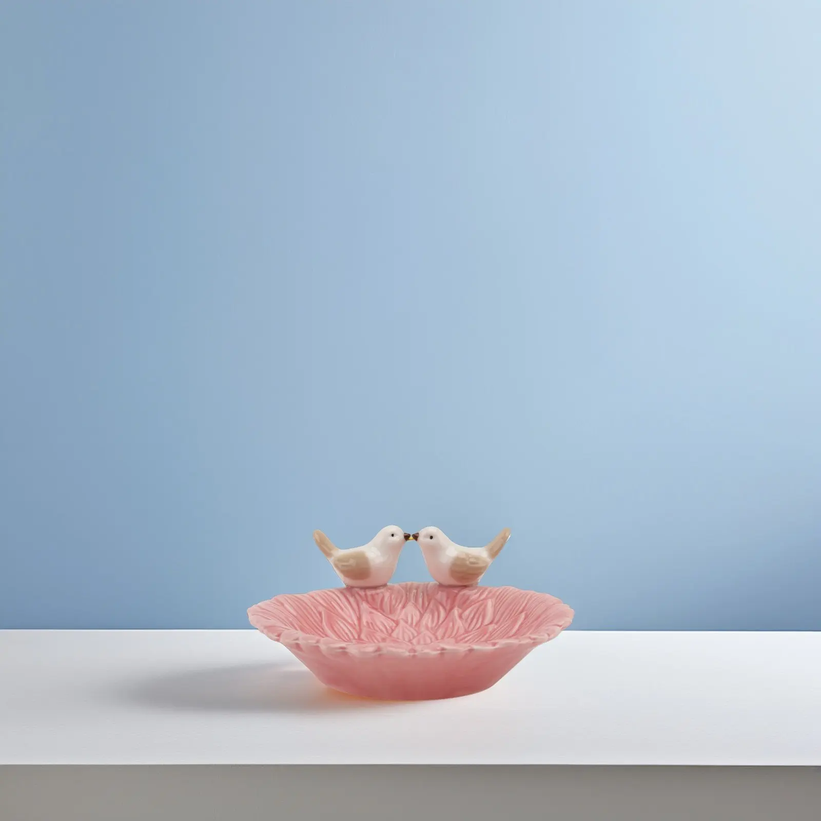 

1 шт. Премиальный керамический поднос для украшений с дизайном в виде птицы, гладкие линии, благородная атмосфера, декор для туалетного столика, украшение для магазина, тарелка для хранения