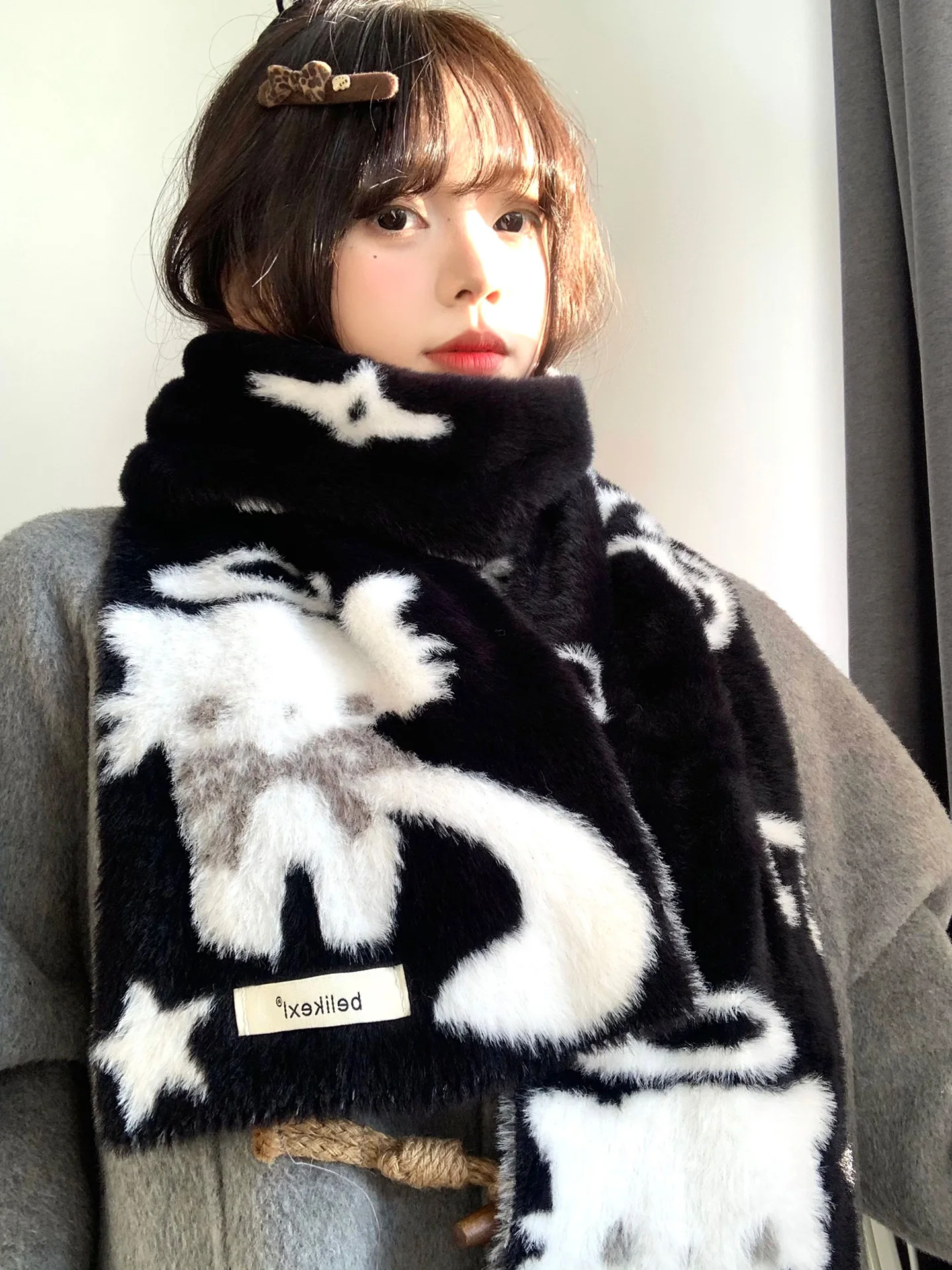 

Cartoon Cute Cat Plush Scarf Female Winter 2025 New Atmosphere Thickened Warm and Cold Neck Scarf Student