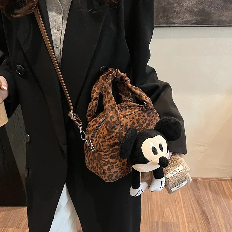 Bolso de lona con estampado de leopardo para niña, bolso cuadrado pequeño informal hecho a mano con hombro de Mickey, moda de otoño e invierno, 2024