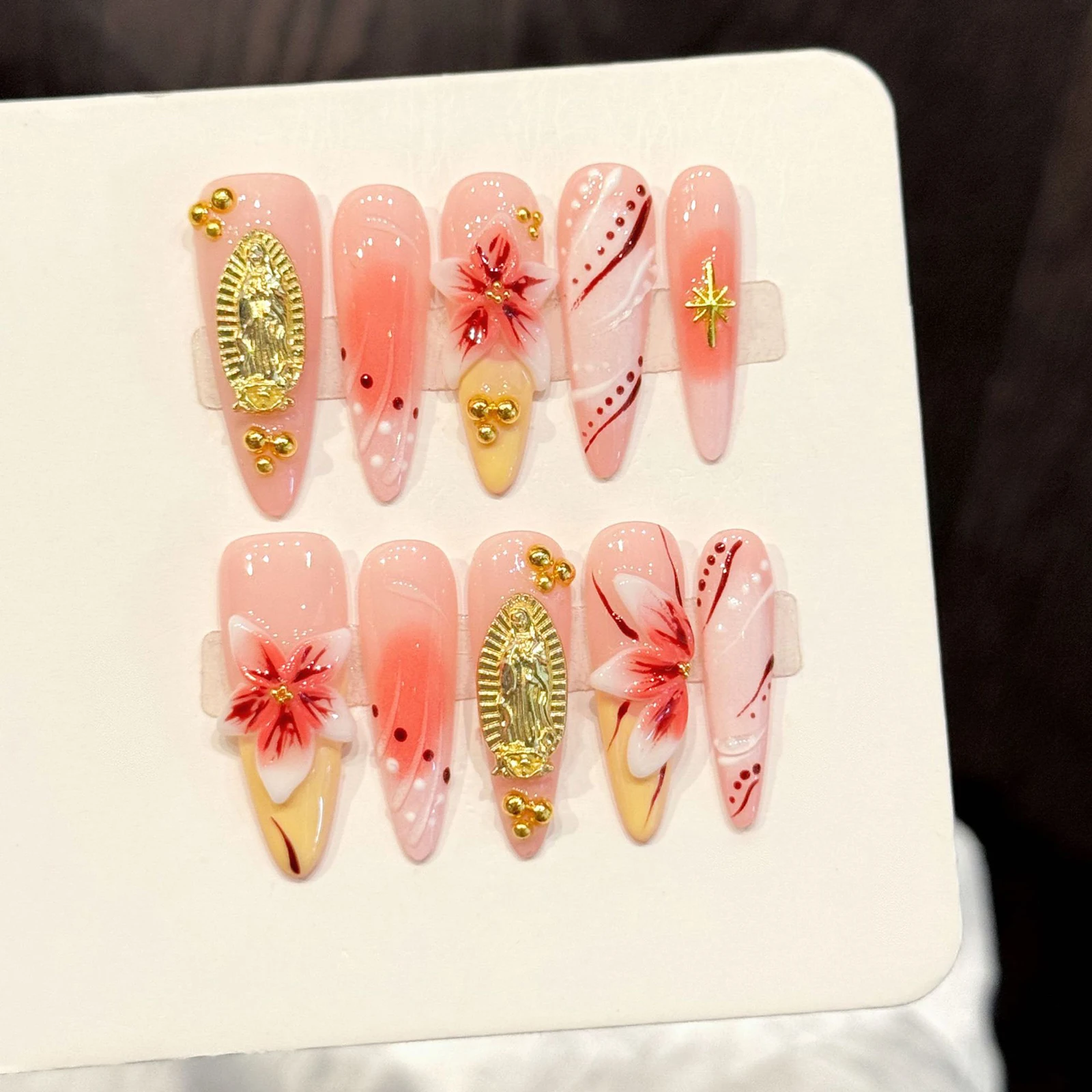 10Pcs Long Pointed Fake Nails Handcarved Red Pink Gradient Petals Design Press On Nails European Fashion Hand-made False Nails