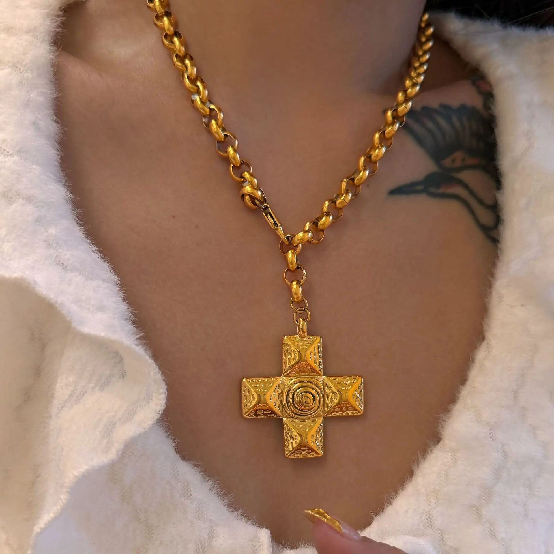 

YHTOT Fashion Cross Pendant Necklace 18K Gold Color Plated Stainless Steel Large Thick Chain Stackable Necklace Women's Accessor