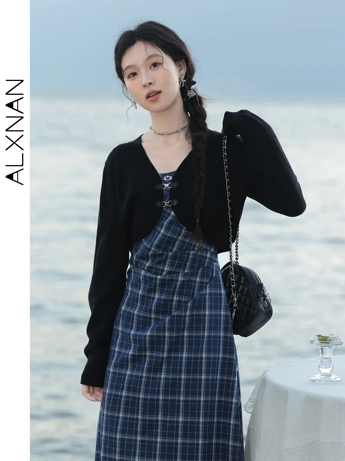 

ALXNAN Black Long Sleeve Knit Cardigan 2025 Autumn Loose-fit Button Closed Women's Short Knitwear Elegant Ladies Tops L52917SY