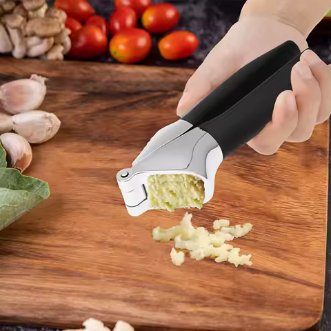 Garlic Press Stainless Steel Garlic Mincer Garlic Crusher Detachable Easy to Squeeze and Clean Kitchen Tools for Fine Garlic