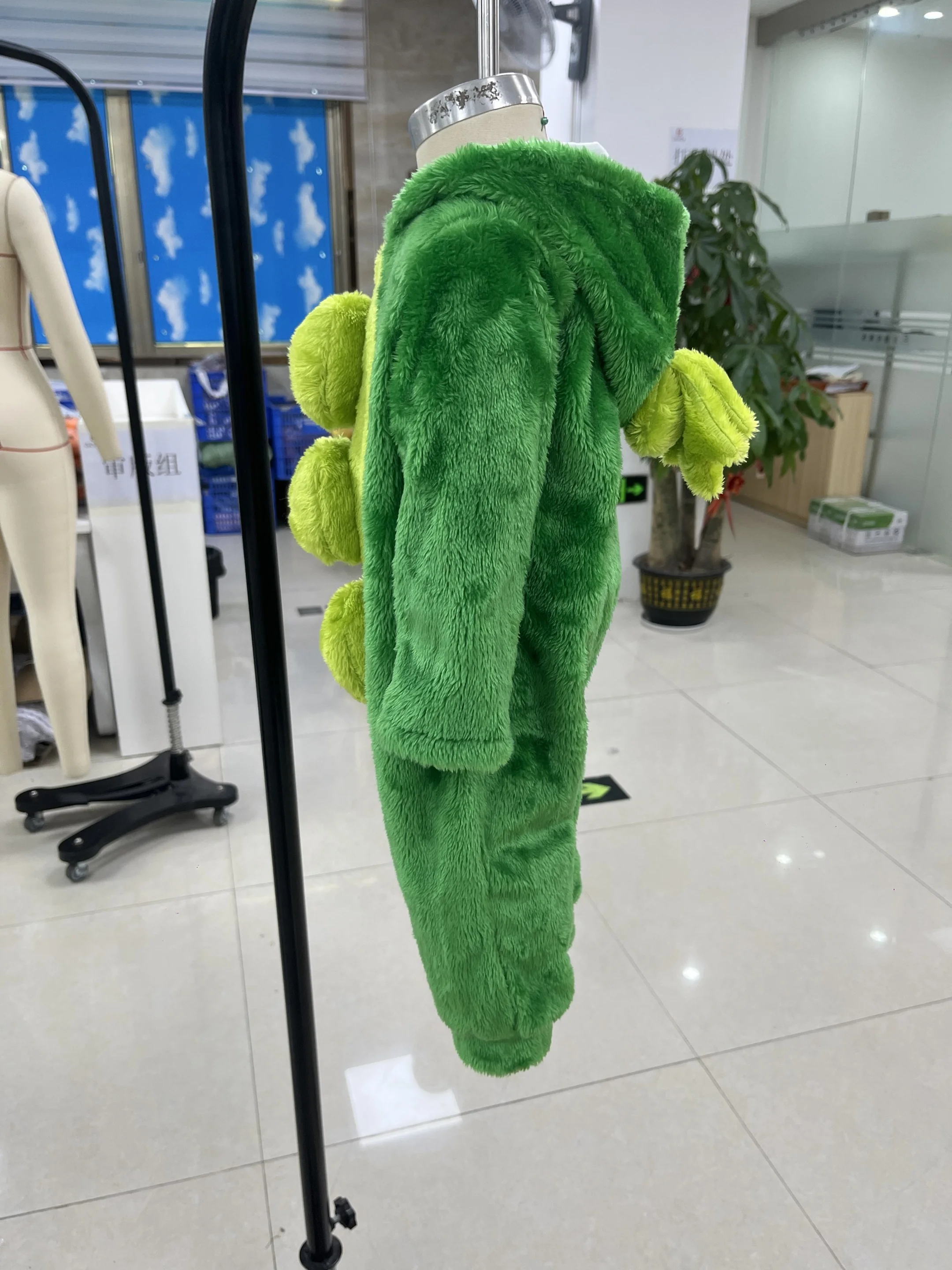 هالوين 2026 طفل رضيع الشتاء القطيفة رومبير البازلاء زي طويل الأكمام كامل طول هود بذلة سنوسويت