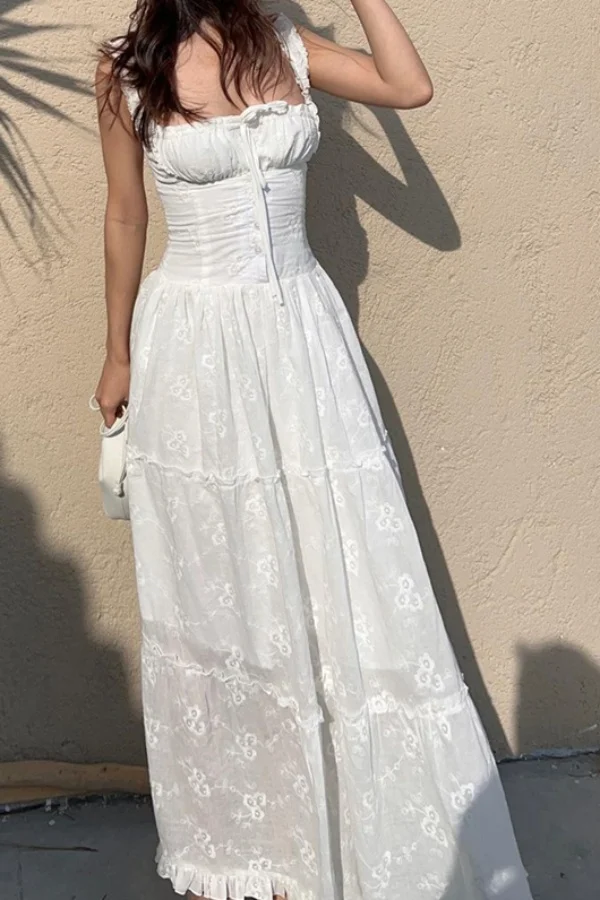

French Holiday Style Square Neck Suspender Dress for Women, Sweet and Elegant, with Earl and Leafy Ruffle Jacquard Long Skirt