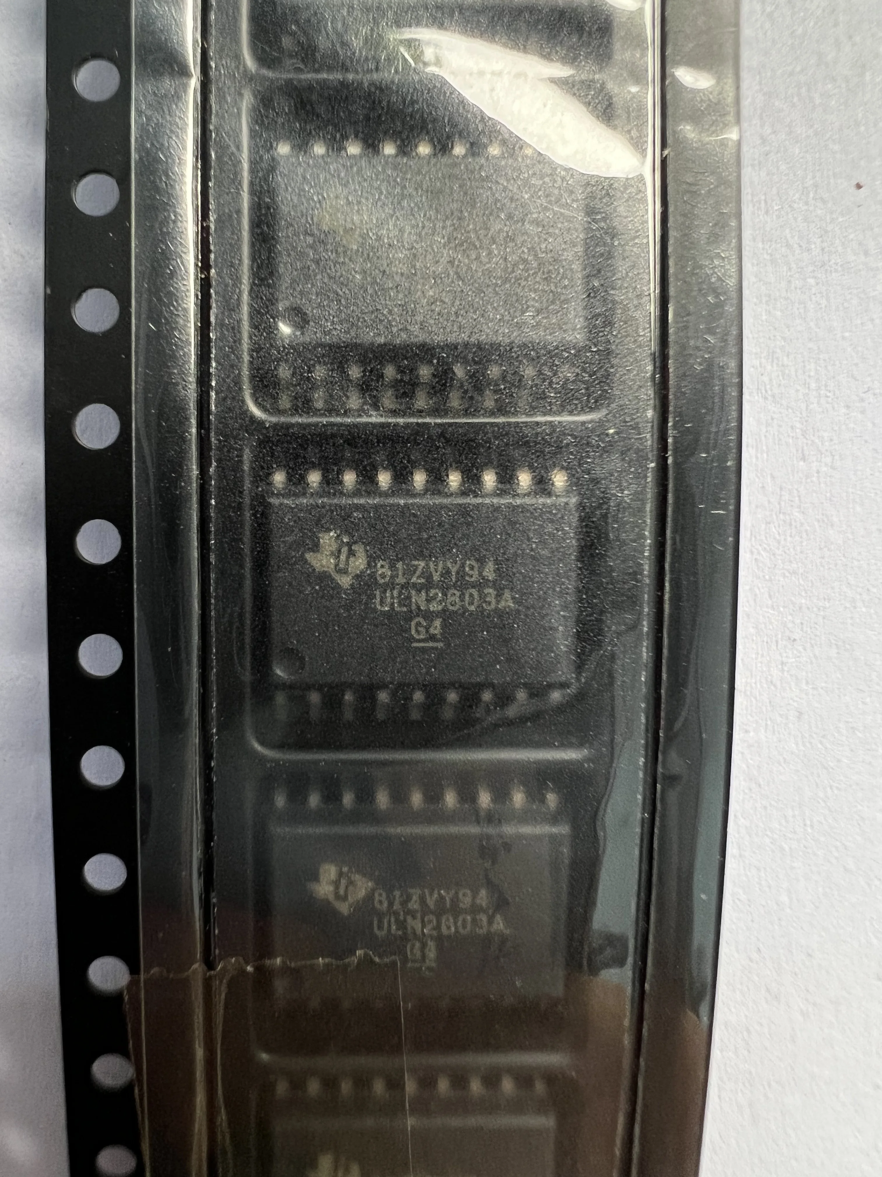 

(Darlington transistor array driver) ULN2803ADWR