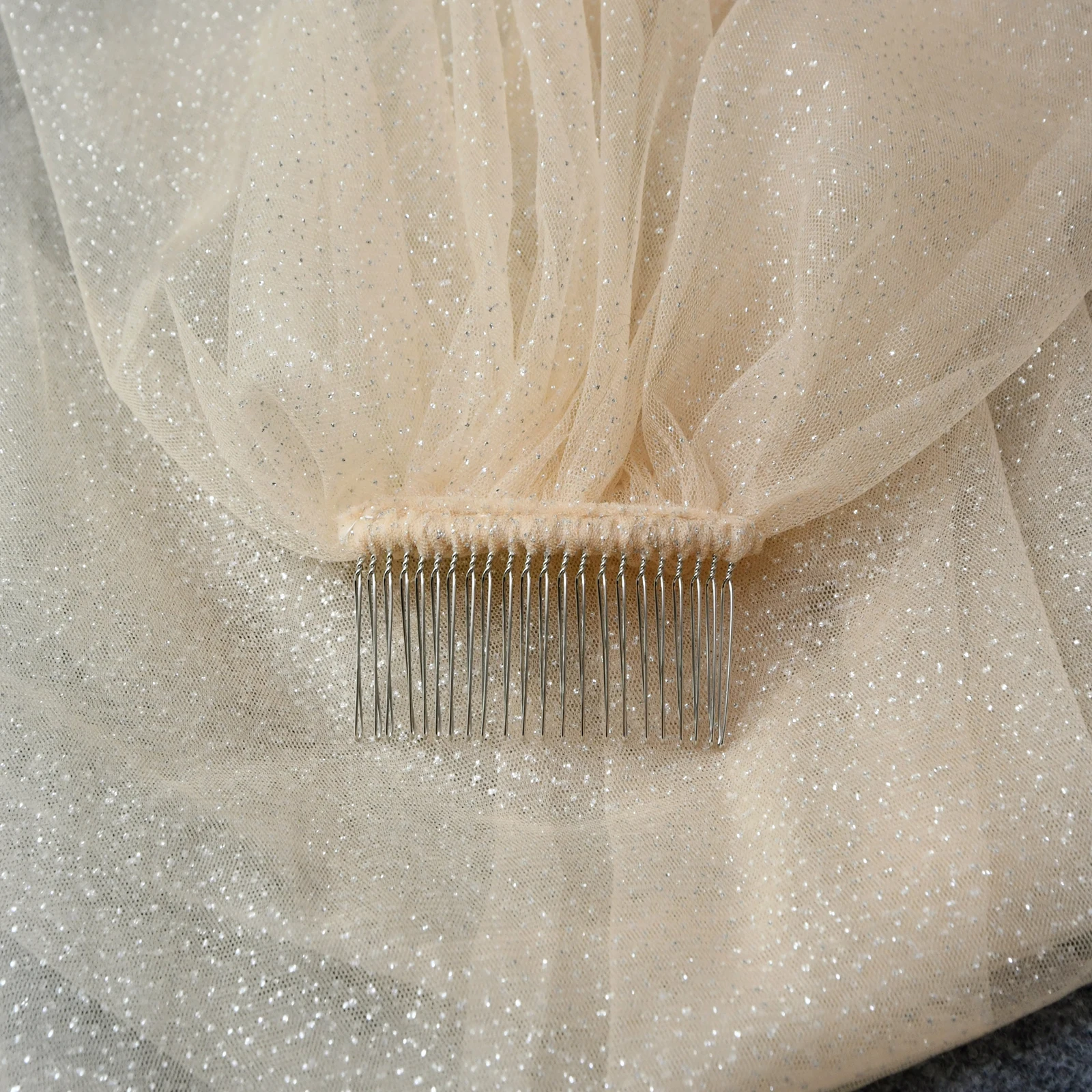 TOPQUEEN V101 Champagner-Glitzer-Hochzeitsschleier, goldener, funkelnder Brautschleier, 1-stufiger Kathedralenlanger Schleier, glitzerndes Braut-Accessoire – Detail 16