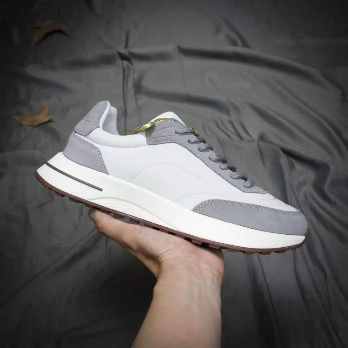 

2026 Men's Fashion Low-Profile Sneakers Breathable Suede Water-Resistant Casual Running Shoes Classic