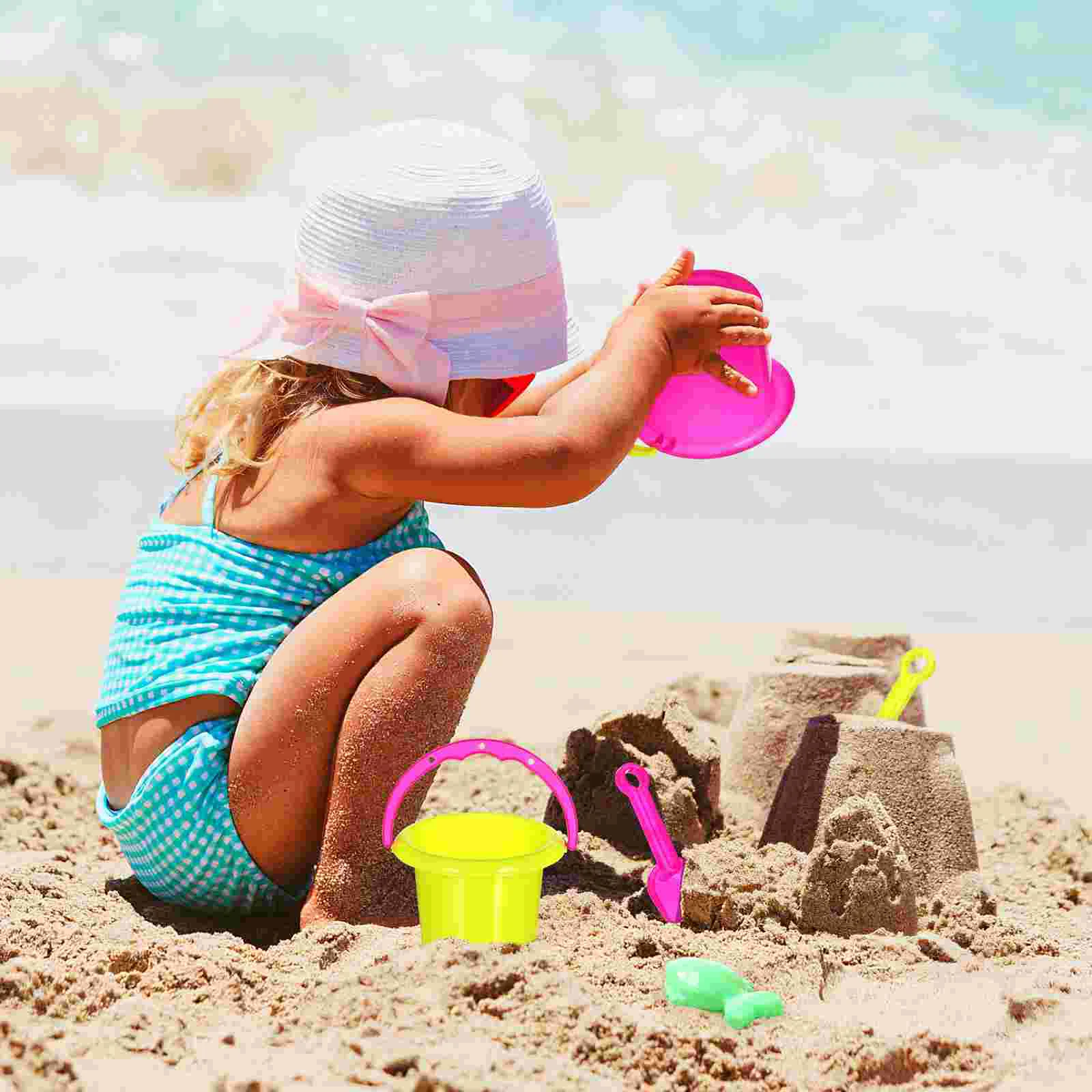 Cubo de playa de plástico para niños pequeños, juguete de 24 piezas, Mini cubos de arena