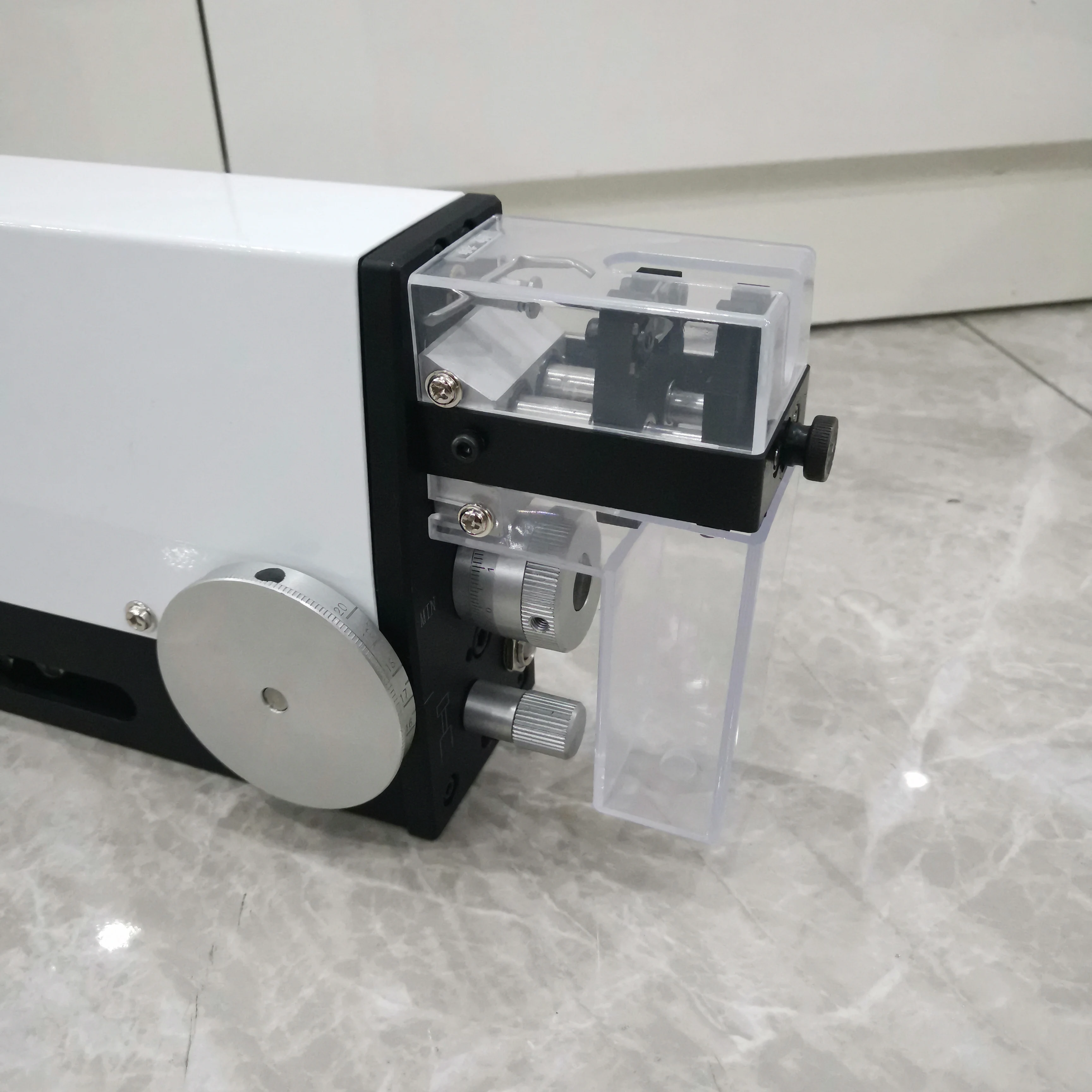 آلة تجريد الأسلاك الهوائية التعريفي عالية الدقة 0.03-2mm2 أداة تقشير الكابلات الأوتوماتيكية للكمبيوتر PVC نواة واحدة 1-20 مللي متر ث