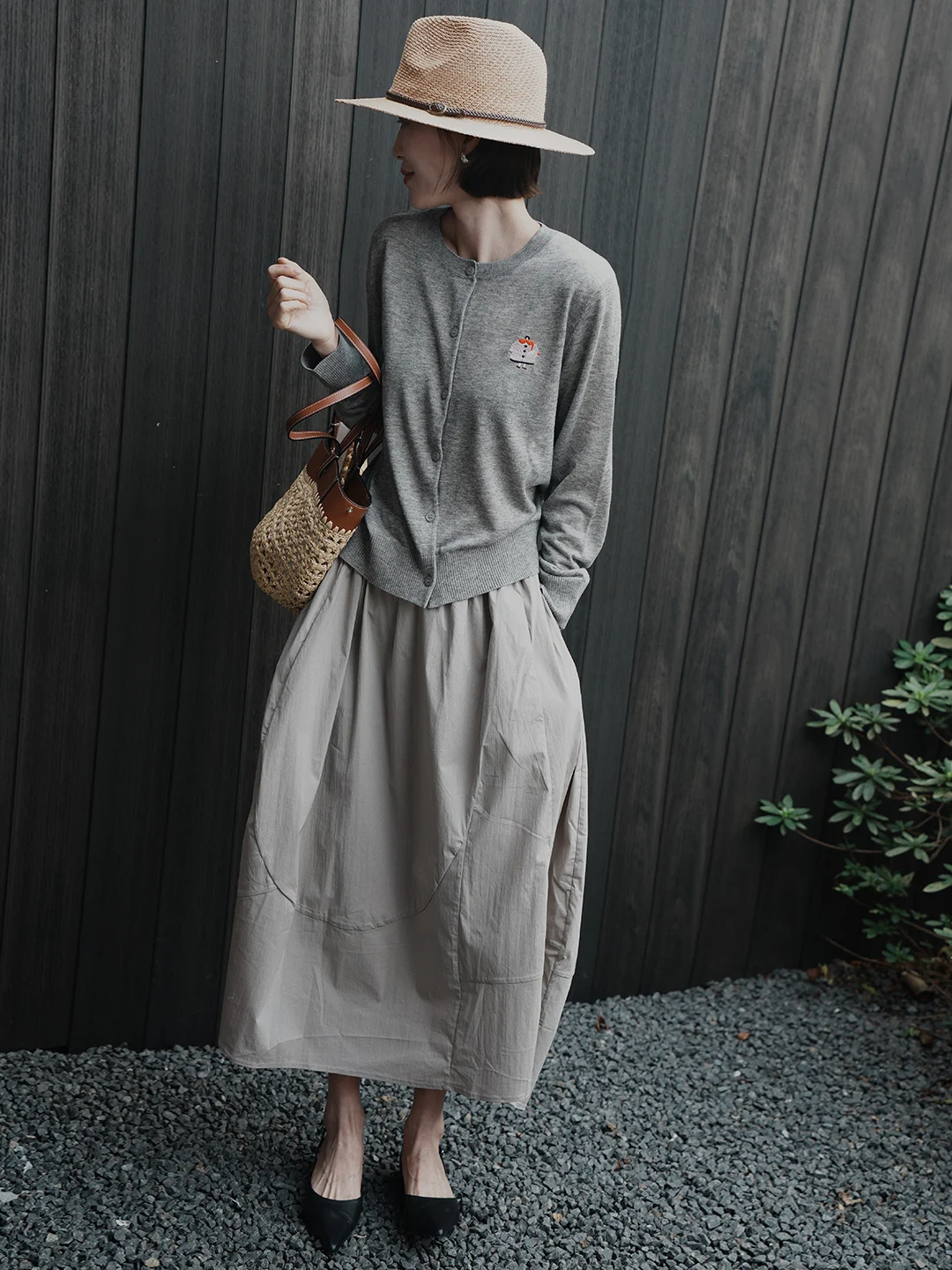 

Korean Sle Knitted Embroidered round Ne Sweater Coat Women's Pure Color Spring New Arrival Slimming Effect Aitu ow