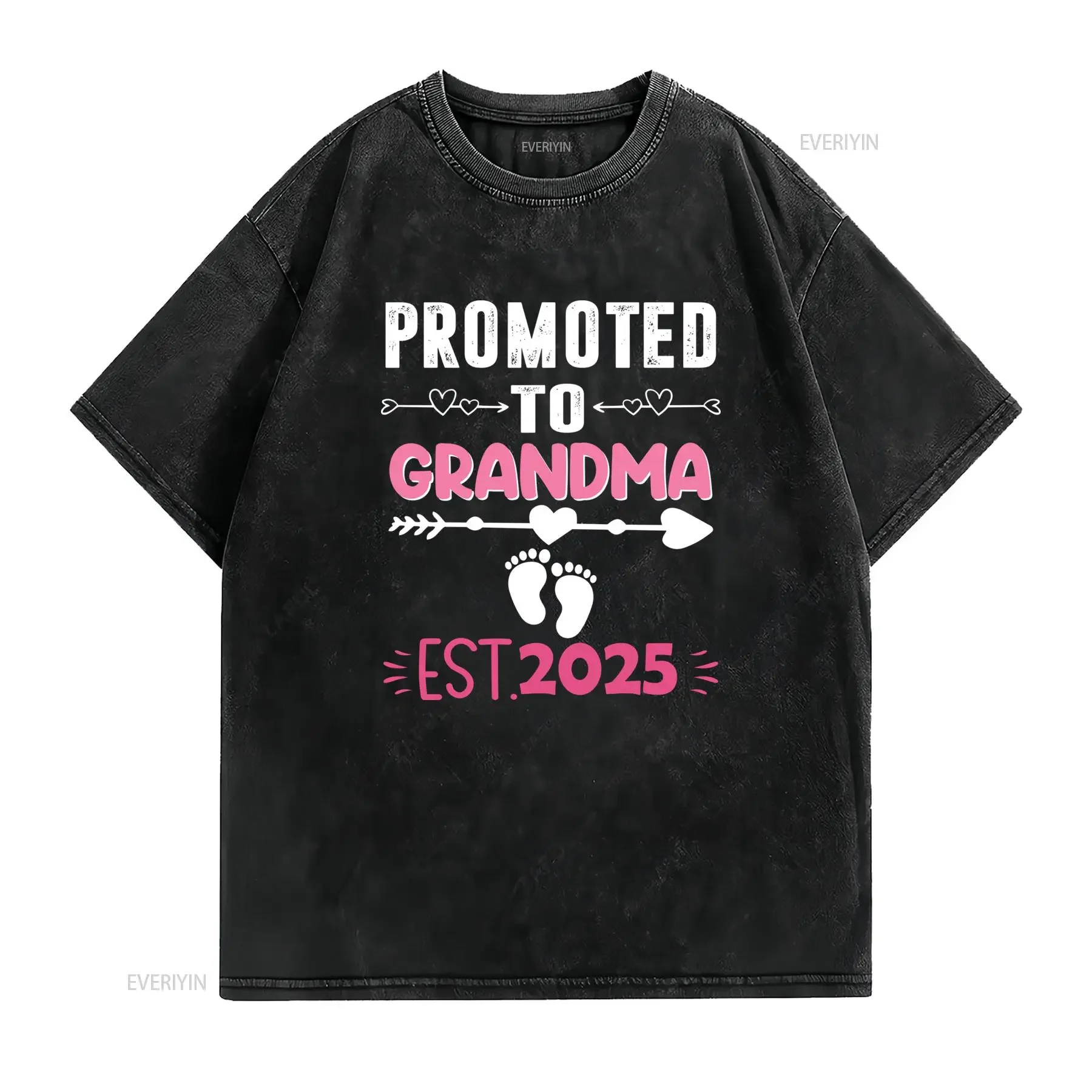 Fun Promoted To Grandma EST 2025 Baby Footprint Heart Print Casual T Shirt vintage Washed Unisex Soft streetwear