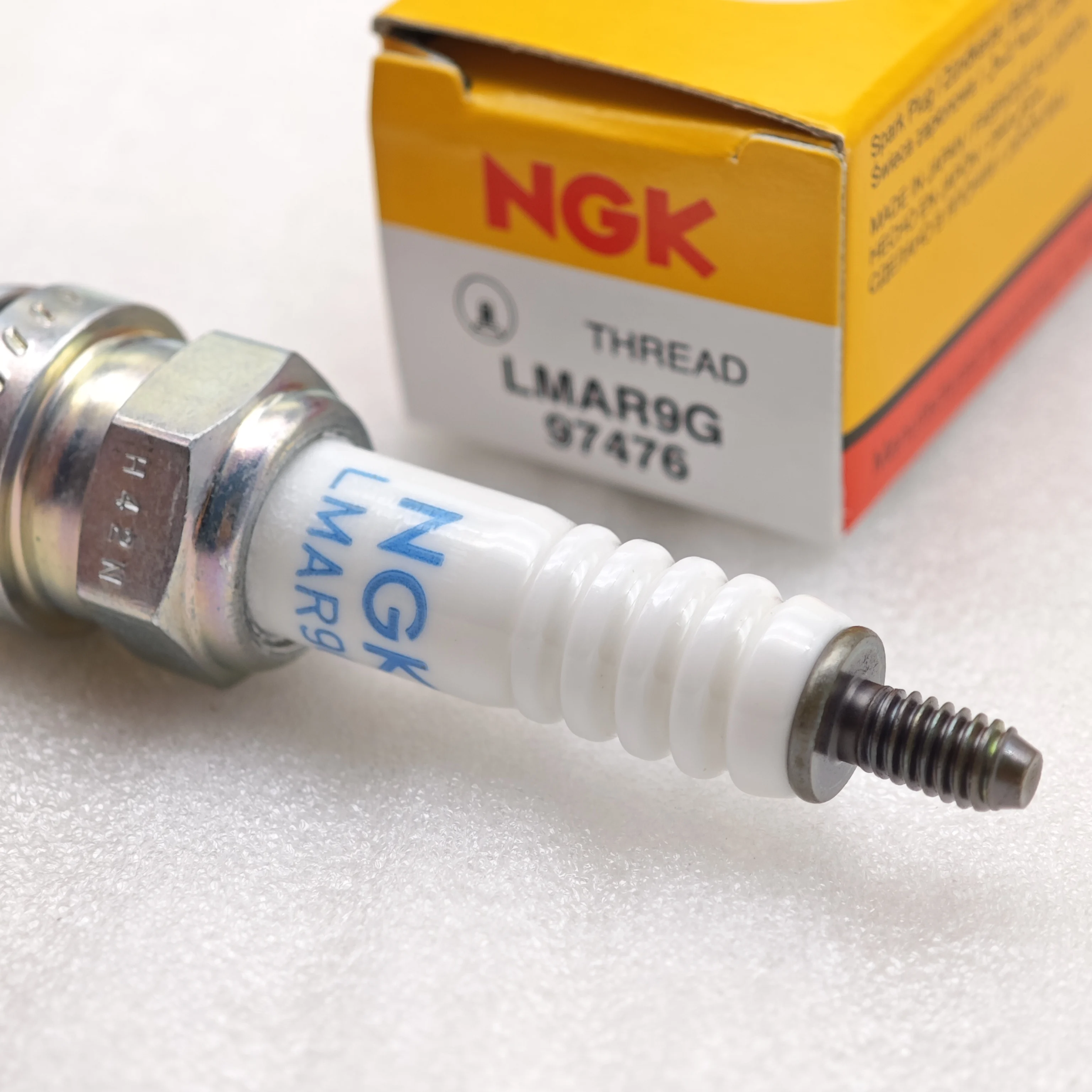 1pcs Original NGK Spark Plug LMAR9G 97476 92222 OEM 92070-0716 Suitable For KAWASAKI EX400 NINJA 400, Z400 ABS (19-18)  etc