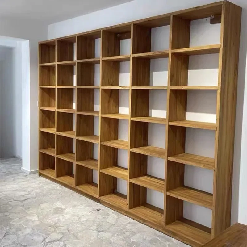 Estantería antigua de pino de olmo para uso doméstico, pared del piso a techo de la sala de estar
