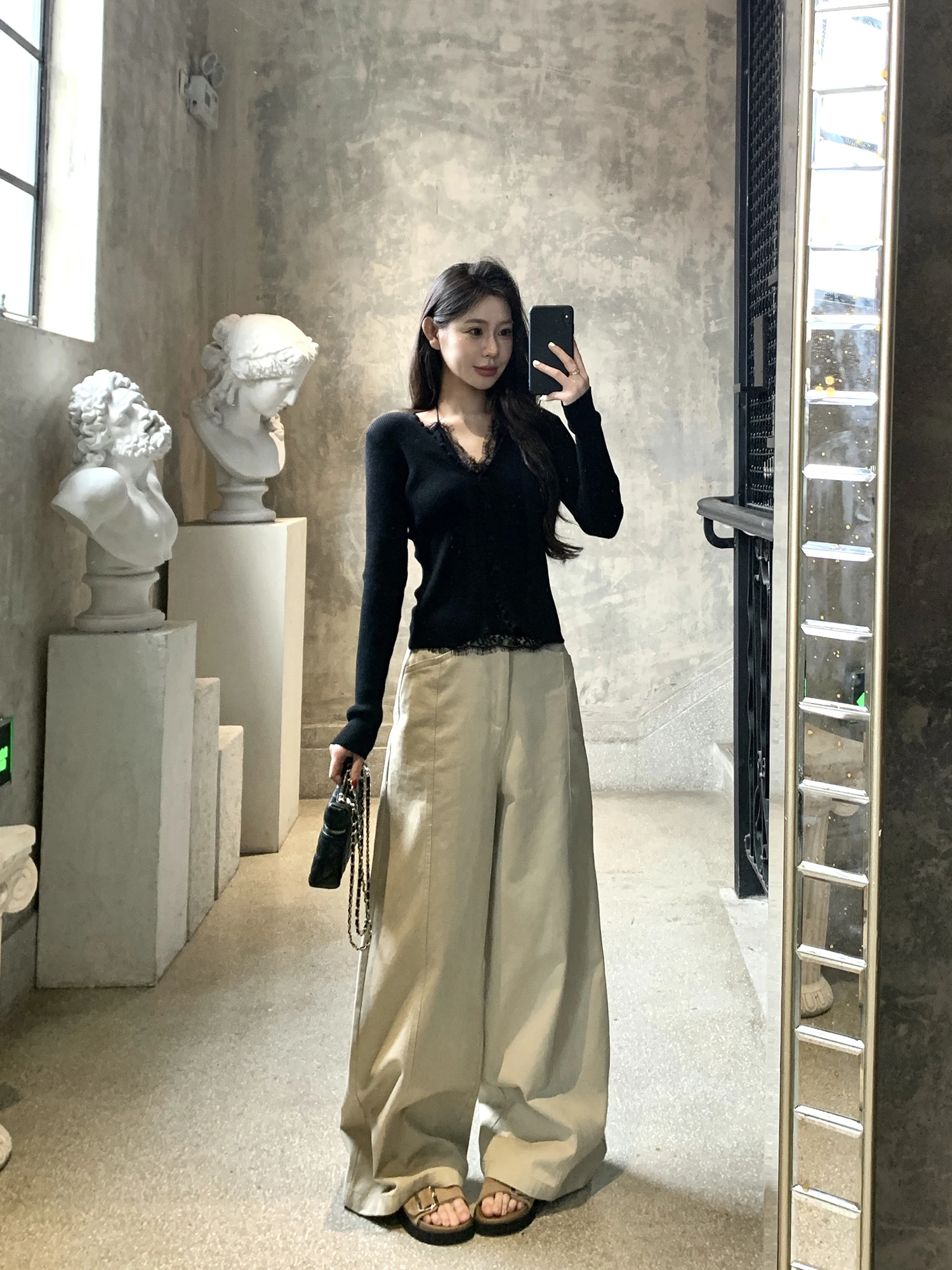 

Slim Fit Woolen Knitted Top with Lace Trim V-Ne Korean Sle Women's Summer irt with MX BOOM Brand E2240