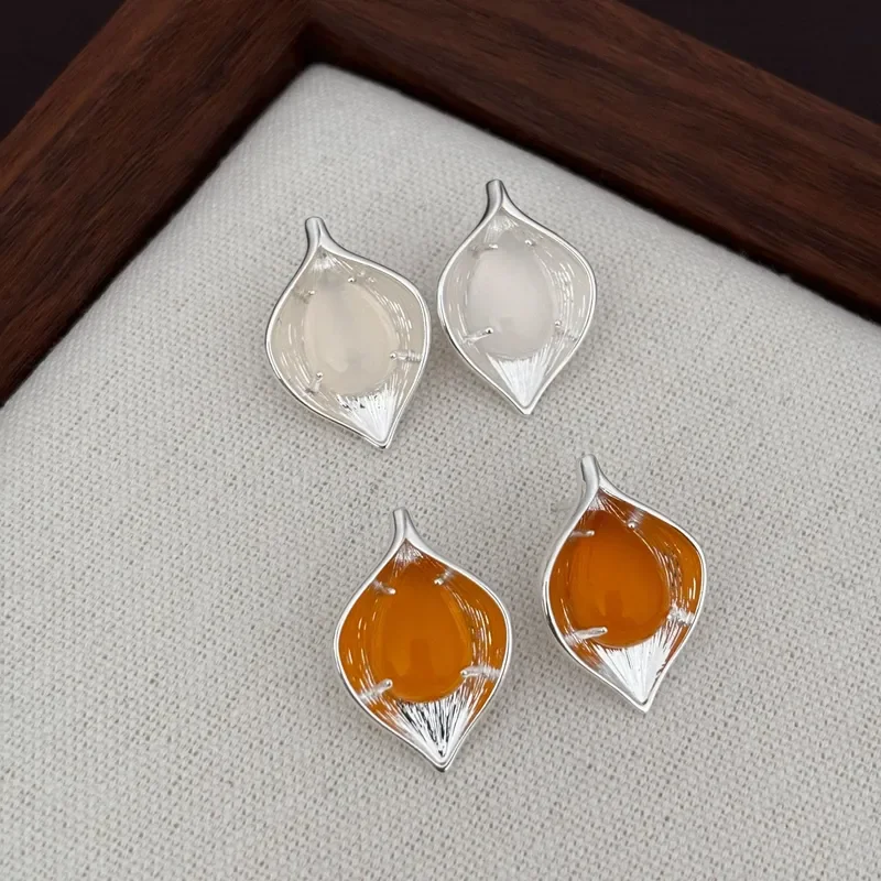 New Chinese calla lily chalcedony stud earrings women's retro texture silver jewelry two-color orange and white agate leaf