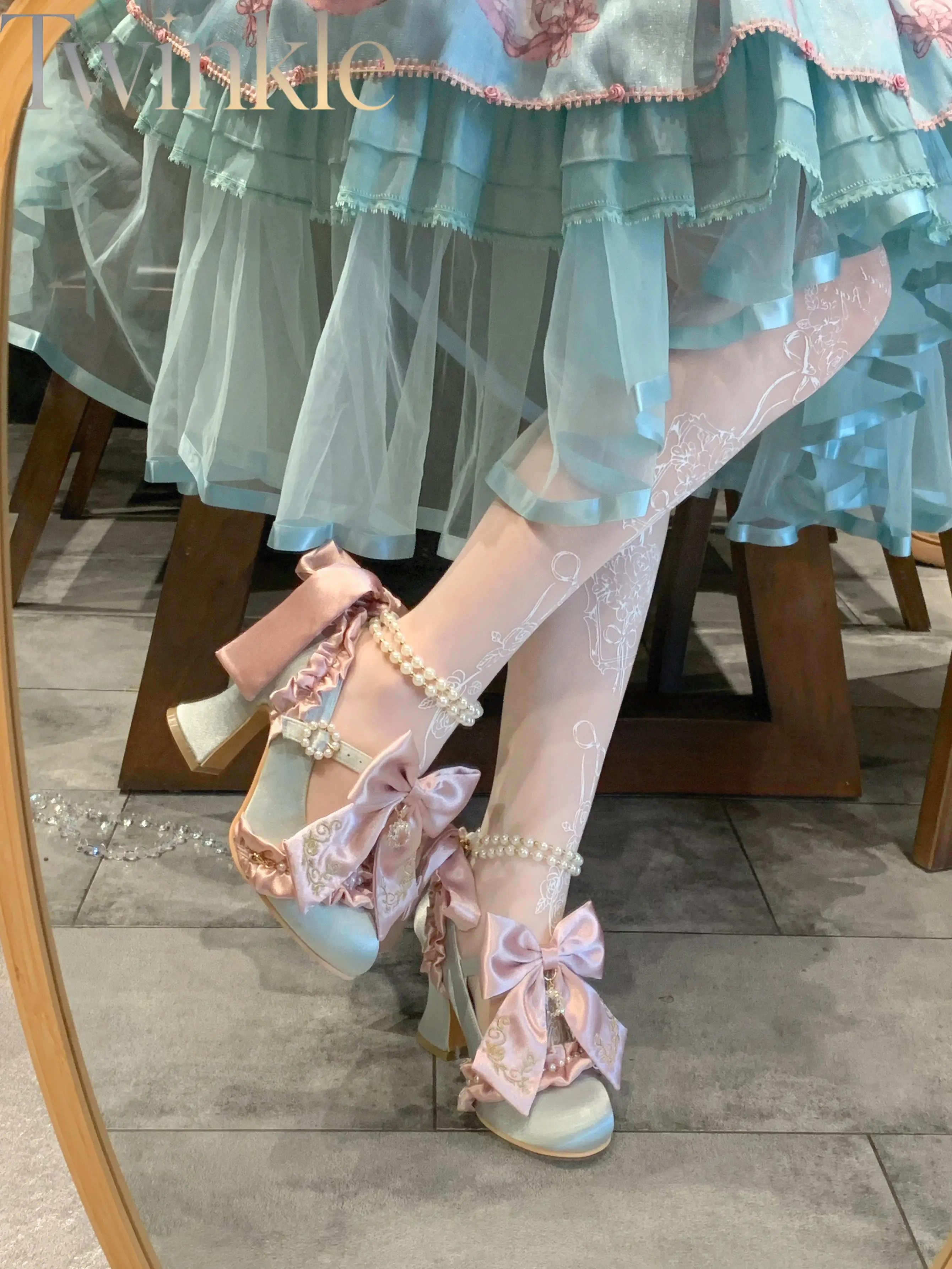 Lolita High Heels Women Bridal Shoes Elegant Vintage Classic 9cm Chunky Heel Embroidered Bow Faux Pearl Chain Pumps Footwear