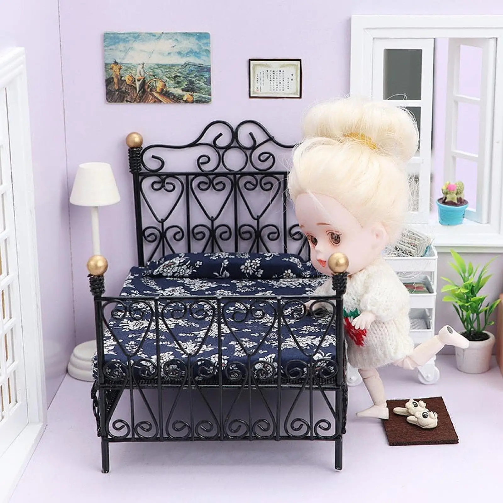 1/12 Miniature Dollhouse Furniture European Style Tiny Bed Doll House Accessories Kids Pretend Play Toy Dollhouse Bed Double Bed