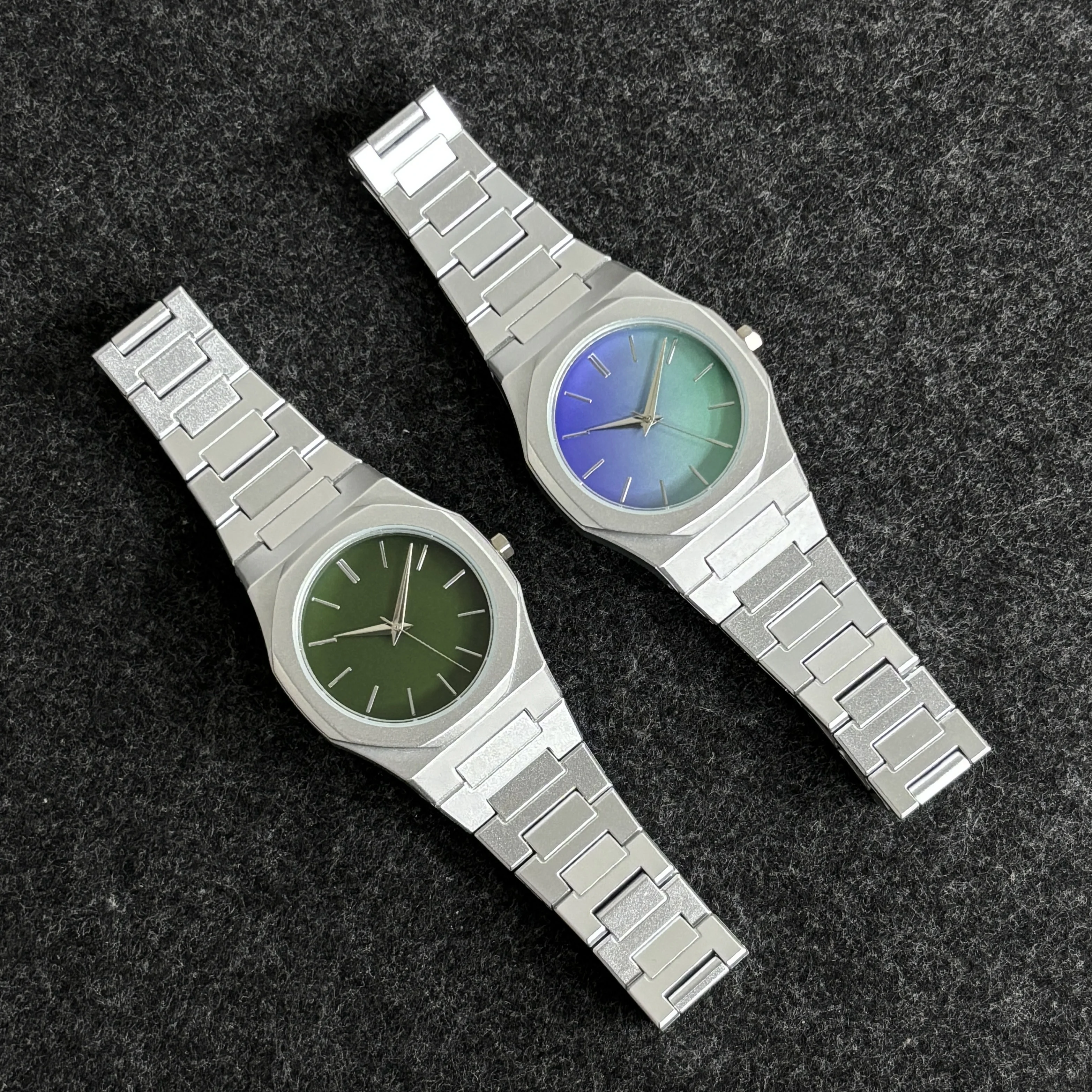 

Untra Thin plastic strap with domestic movement starry sky, green dial plate Christmas, Easter, New Year are popular.
