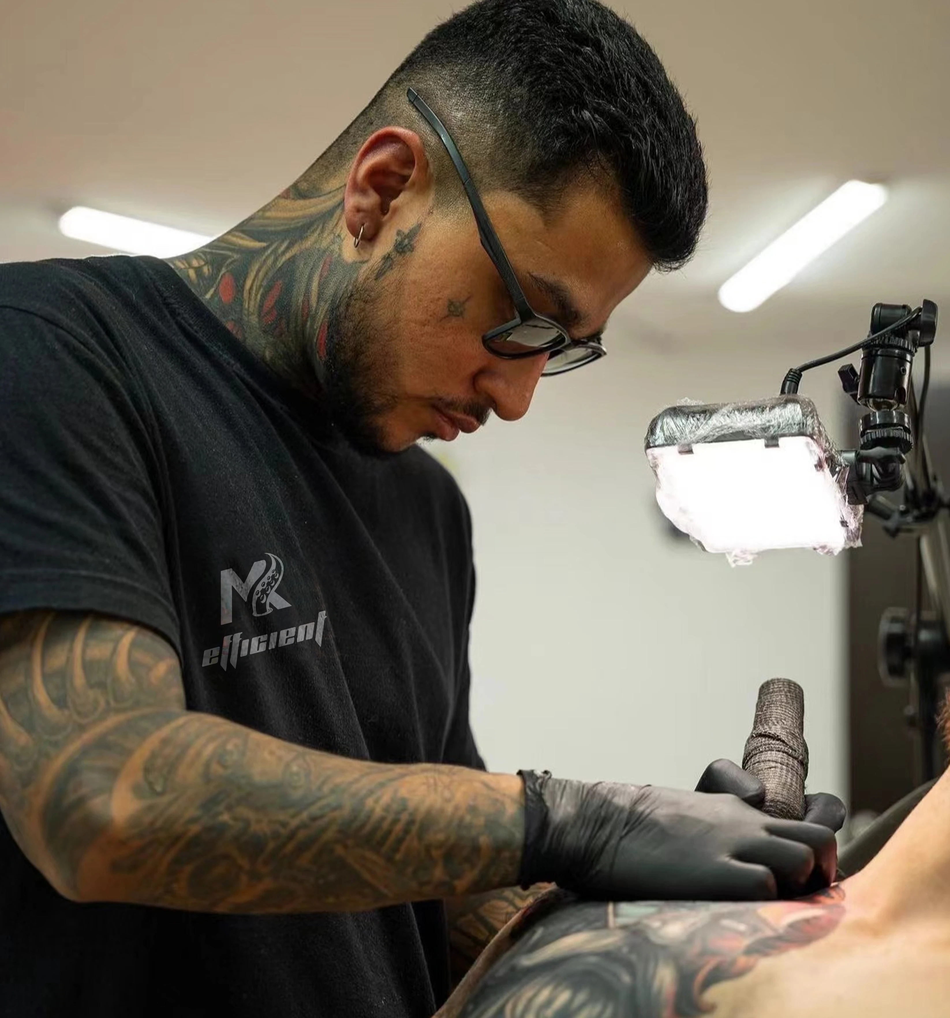 High Quality Reduce Reflected Light Of Tattoos With Cpl  glasses and light For tattoo process