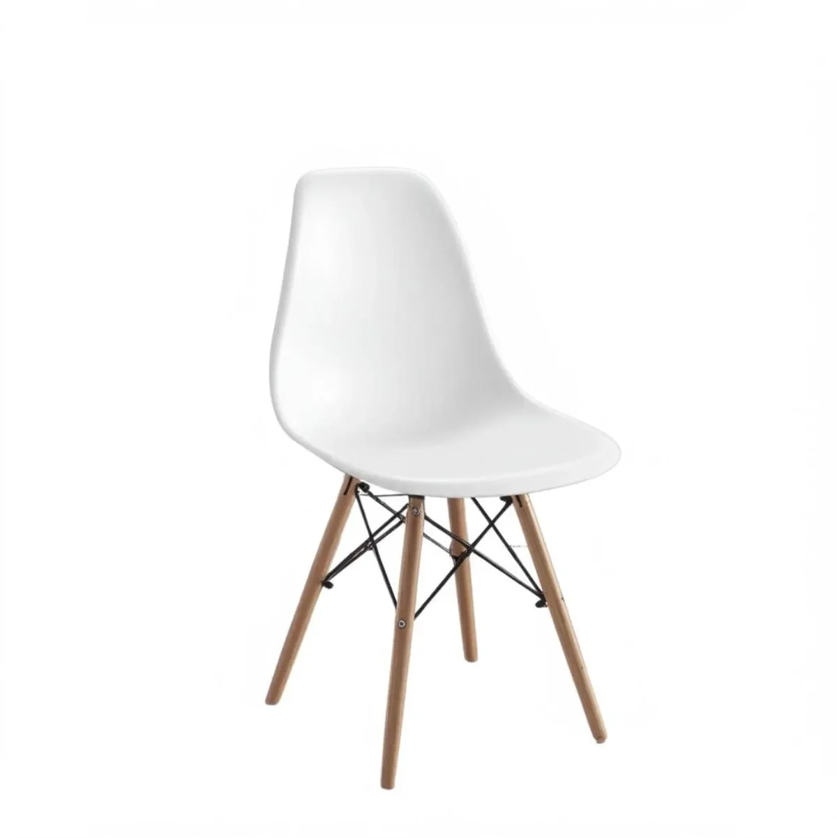 Silla de estilo nórdico blanca con las patas en madera color haya