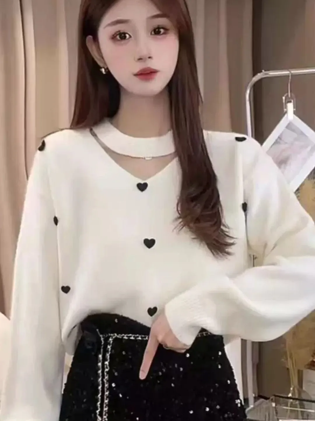 Ladies Loose V-Neck Knitted Sweater Bright Thread Hanging Neck Autumn Winter Soft Short Casual Style Inner Wear Heart Pattern