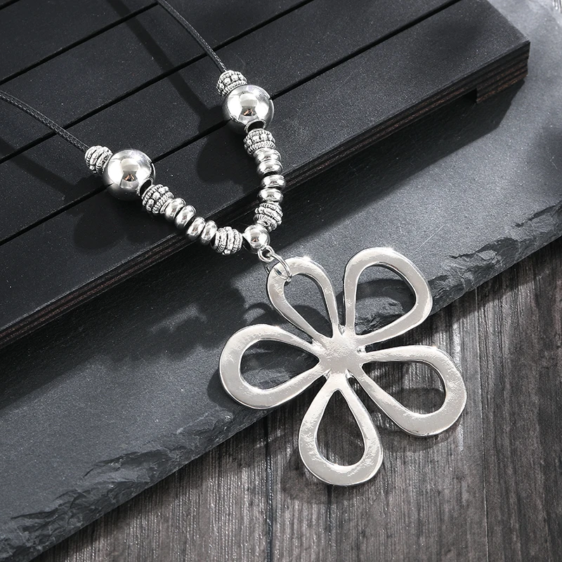 Ethnic Style Exaggerated Silver Color Flower Pendant Necklace for Women Vintage Leather Cord Beaded Beach Party Jewelry Gifts