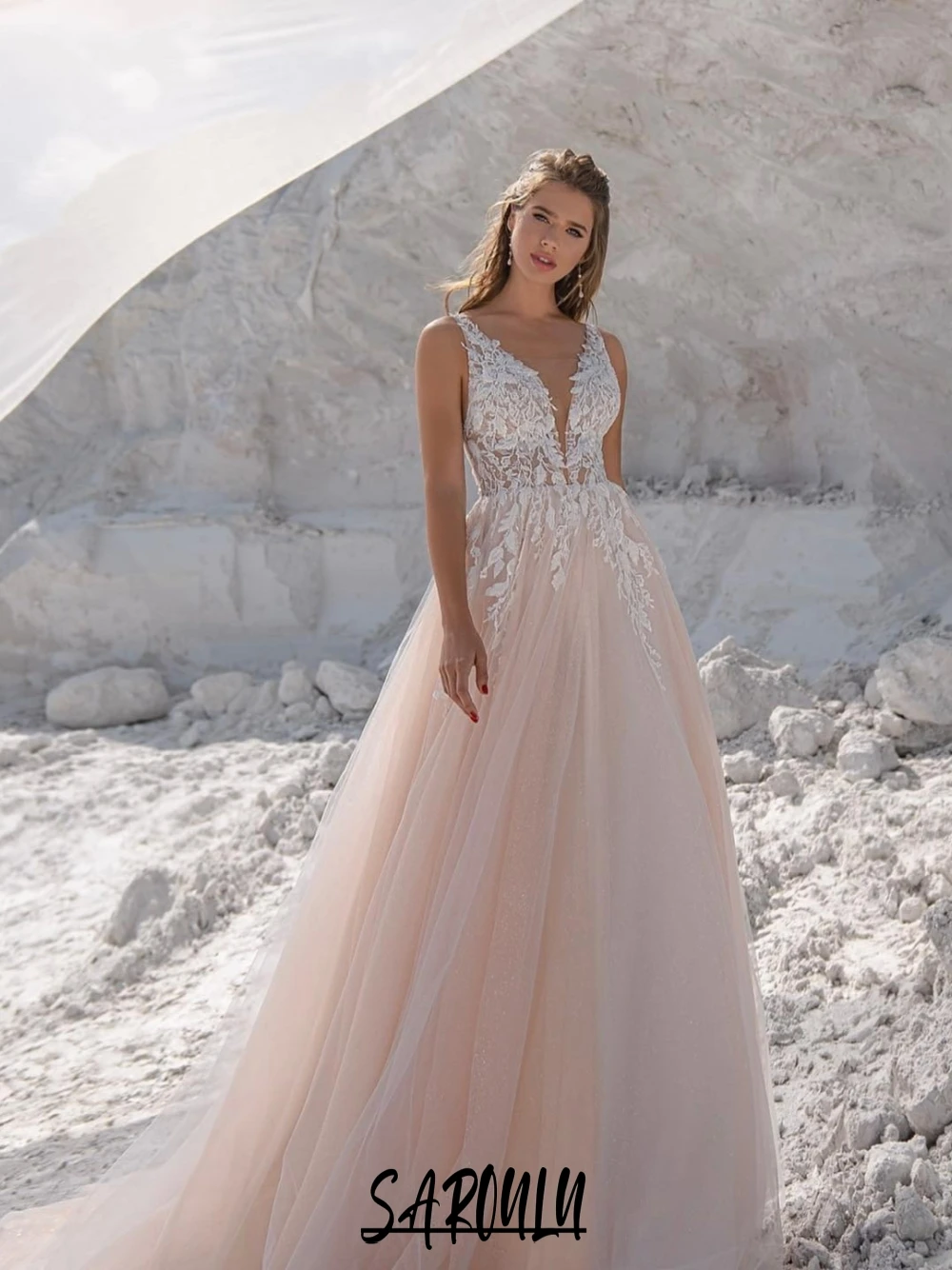 

Unique Appliques A Line Wedding Dress Sexy Low Back Tulle Long Bridal Gown Customized Sleeveless Gorgeous Bride Gown For Women