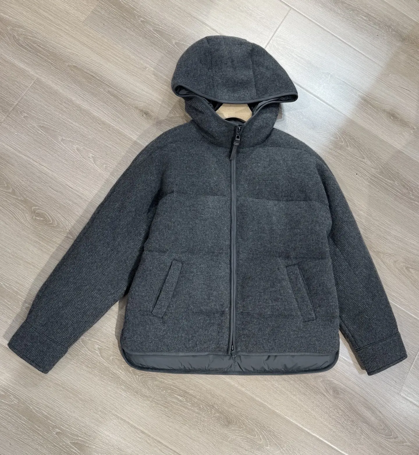 Neue, hochwertige, gestrickte weiße Gänsedaunen-Daunenjacke aus Kaschmir mit Kapuze, modische und vielseitige Freizeitjacke