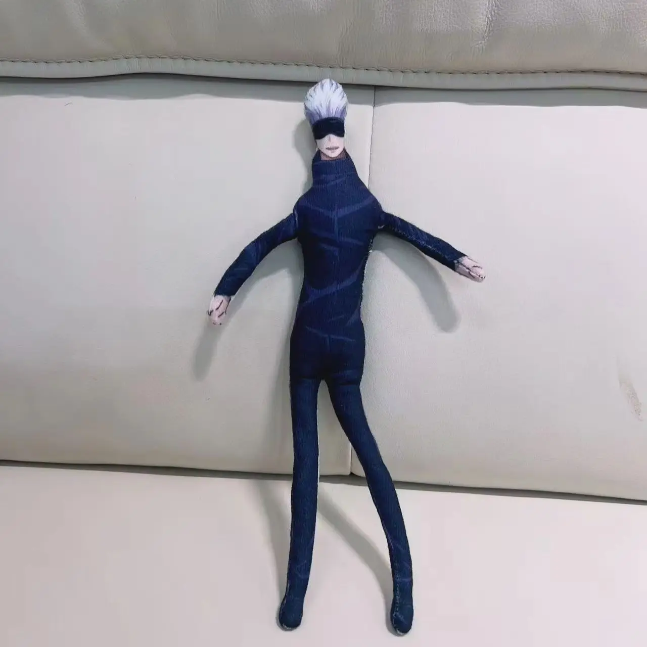 Jujutsu Kaisen Puppe Bewegliche Lustige Gojo Satoru Spielzeugfigur Verwandlungsfähige Cosplay-Figur Bewegliches Abstraktes Draht-Skelett Halloween-Requisite