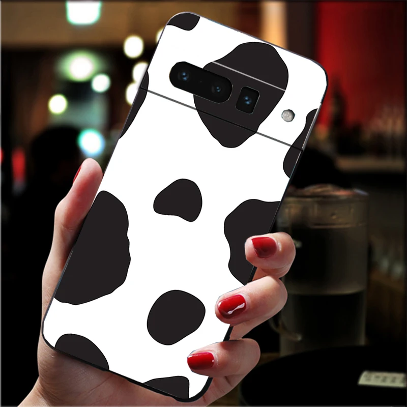 

Phone Case For Google Pixel 10 9 Pro XL 9A 8 7 6 Pro Pixel 8A 7A 6A Pixel 8 7 6 5 Cow Print