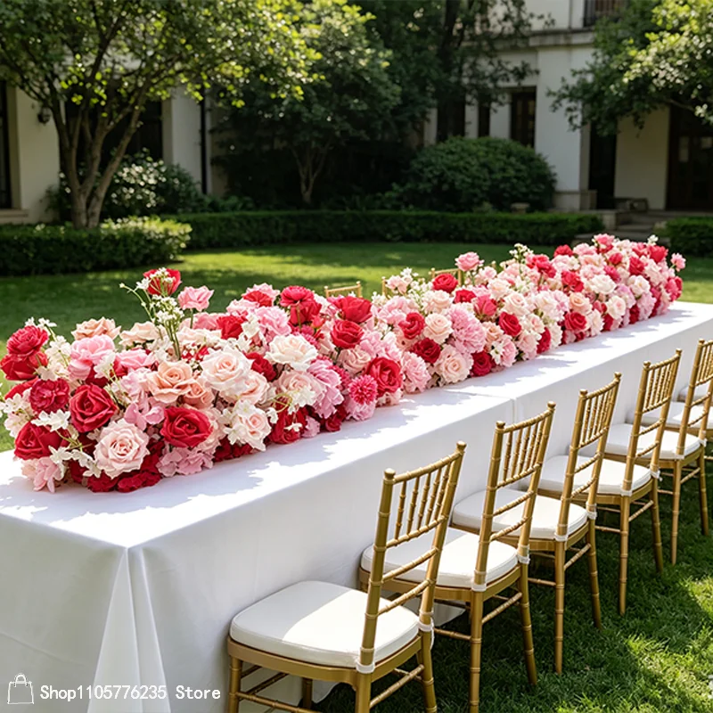 Knallrosa künstliche Rosenblumenreihe, Hochzeits-Blumenarrangement, Bühnenhintergrund, Tischdekoration, Blumen für Party- und Eventdekoration. – Detail 1