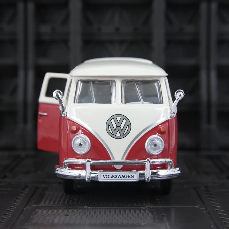 Maisto 1:25 Simulation Volkswagen Van Samba alloy car model retro bus static decoration collection rich details fine workmanship
