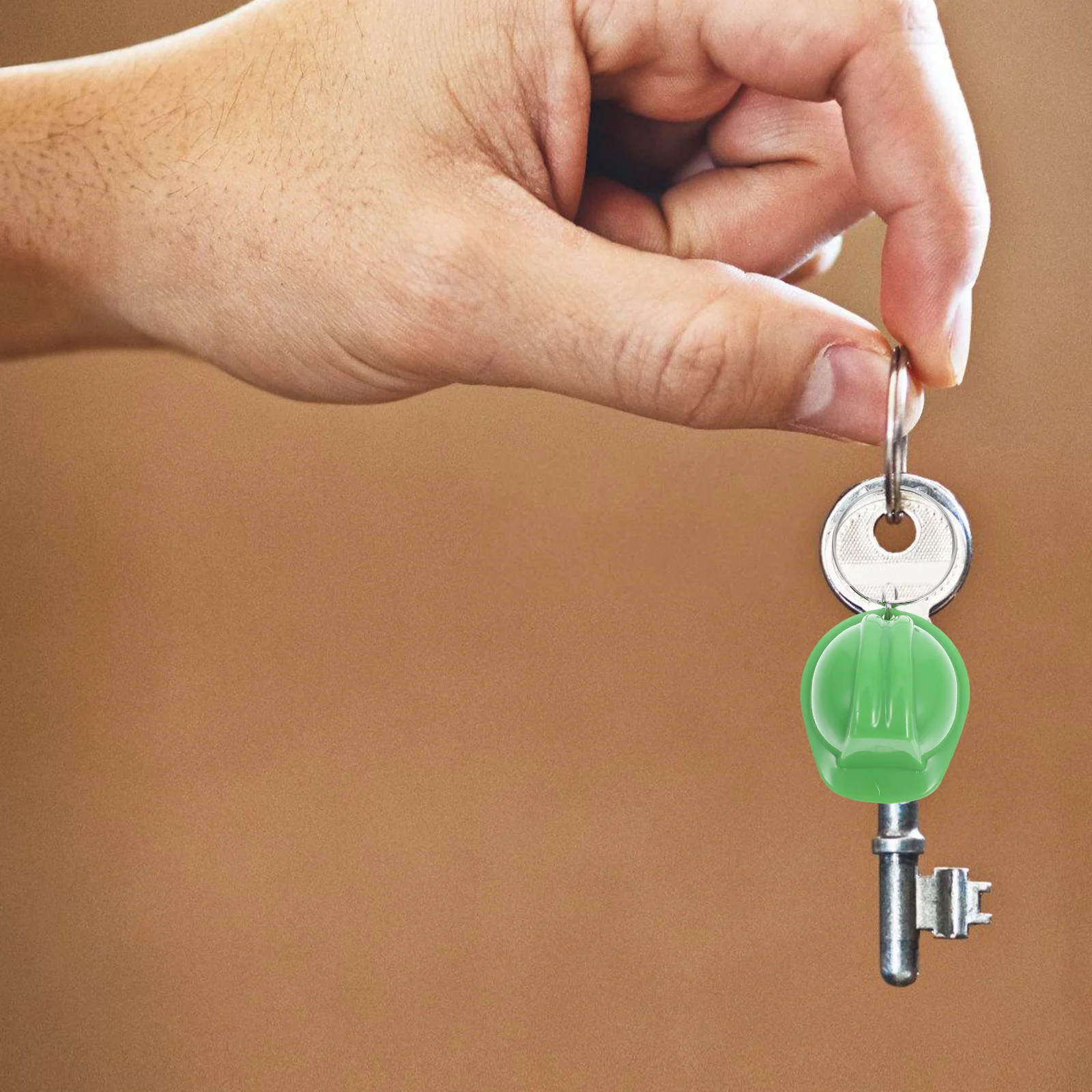 

4pcs Mini Construction Hat Keychain Lightweight Hard Hat Ornament For Party Favors Engineering Gift Backpack Decor Construction