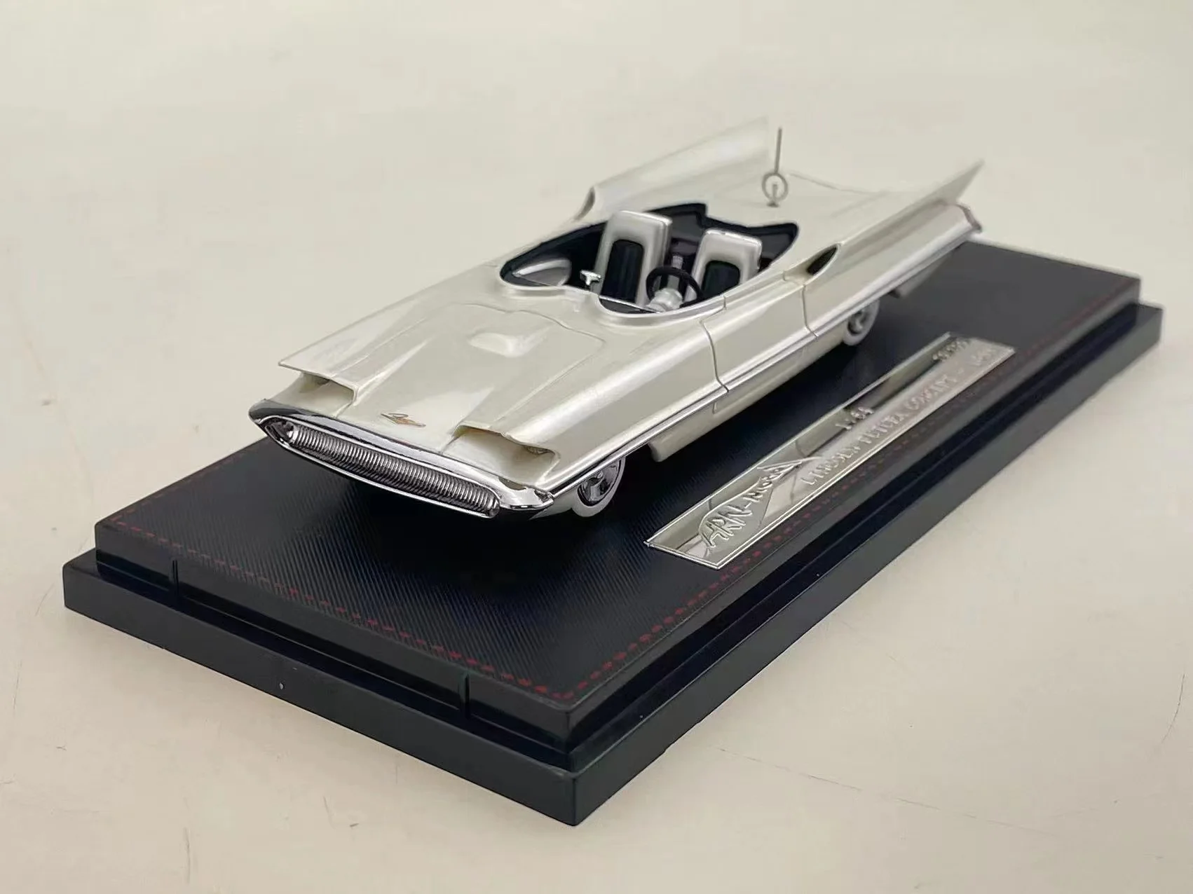 HRN Model 1/64 futura concept-1955 in pearl white red blue limited 399 Pcs Hand Build resin car model in stock now