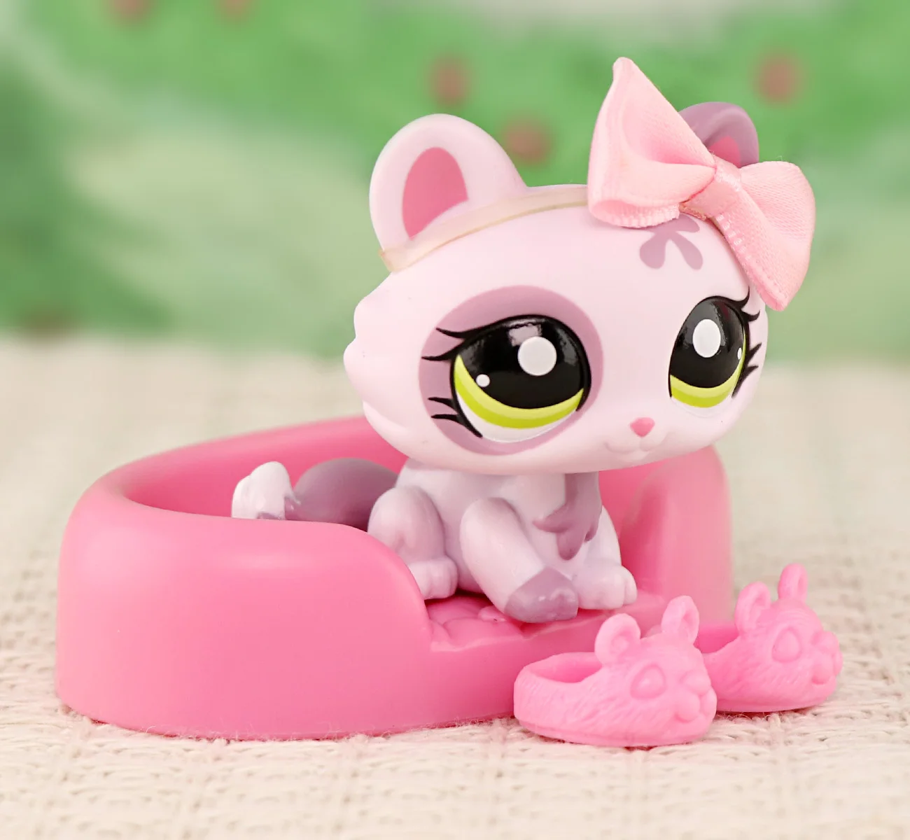 LPS Minilpsshop Bobble Head Toy Shorthair Cat Animal With Accessories Crown Doghouse Shoes Children's Gift for Boys and Girs