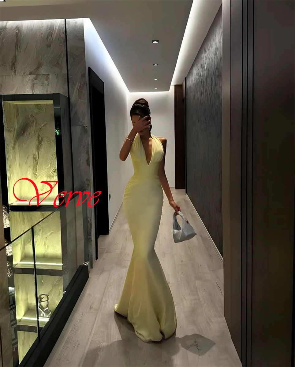 

Customized Modern Light Yellow Jersey Evening Dress Exquisite V-Neck Sleeveless Zipper Back Mermaid Open Back Homecoming Dress
