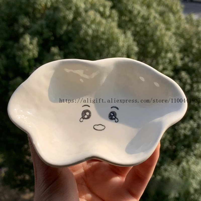 

Irregular Hand-Molded Ceramic Cute Cloud-Shaped Dipping Saucer Side Dish Hot Pot Dipping Saucer
