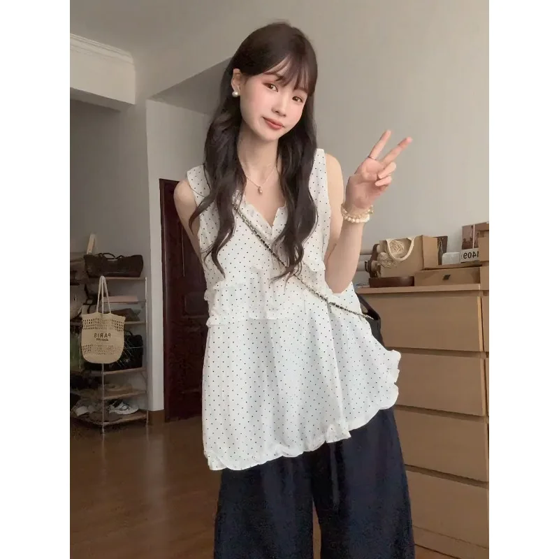 A Large-sized, Plump French Collar Sleeveless Shirt with Black Ear Stitching and Polka Dots, A Summer Halter Top Shirt for Women