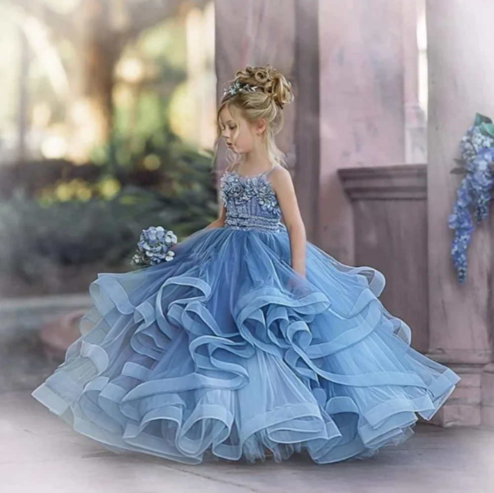 

Formal Lace Appliques Shiny Princess Flower Girl Dress Floor Length Pleat Spaghetti Strap Luxury Full Ball Wedding Party Gown