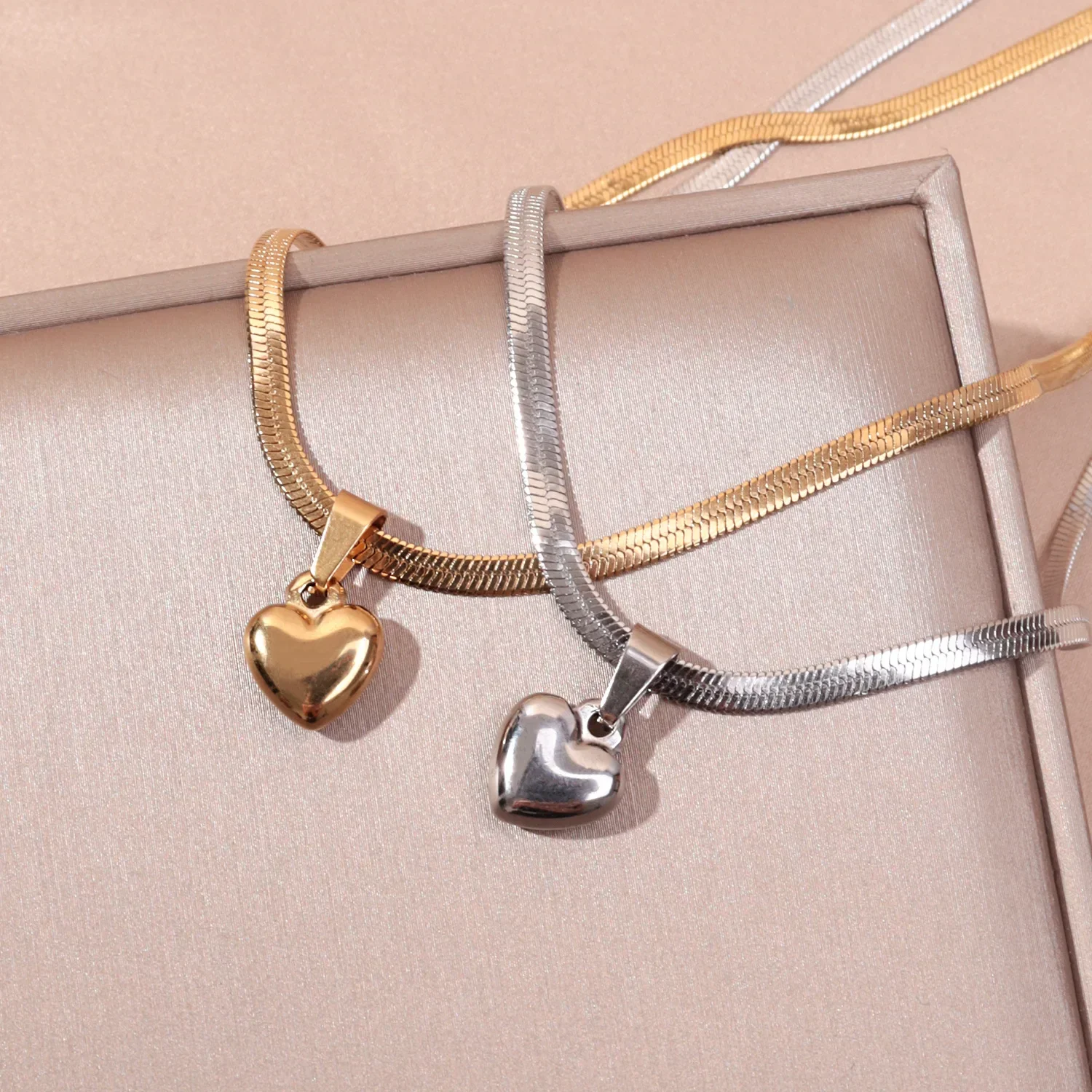 Colliers à breloques étoile de mer pour femme, titane romantique, acier inoxydable, breloque cœur, bijoux de la présidence, pendentif 3D, collier de salle, livraison directe