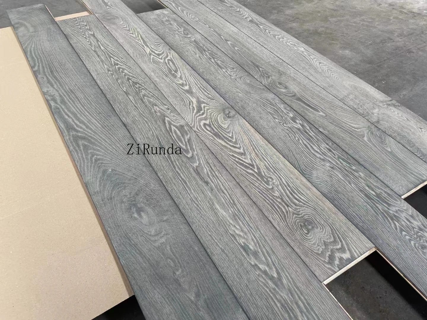 Maßgeschneiderte Version, 18 mm, luxuriöser, moderner, mehrschichtiger Holzboden aus Eichensperrholz