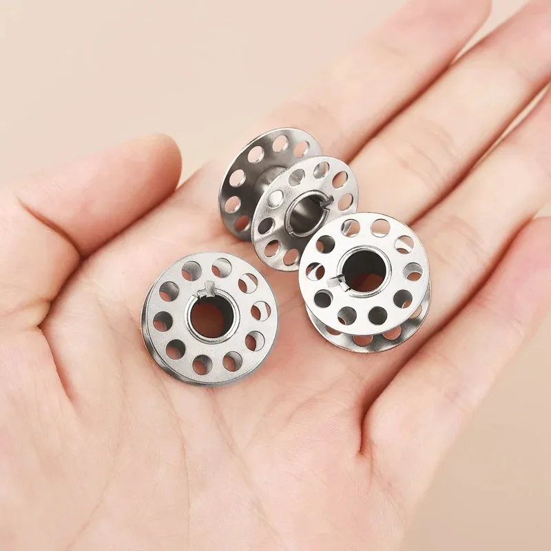 10-60 قطعة ماكينة خياطة منزلية لفائف الأسطوانة بكرات معدنية بكرة فارغة الفولاذ المقاوم للصدأ لأجزاء خياطة لف خيط الحرير