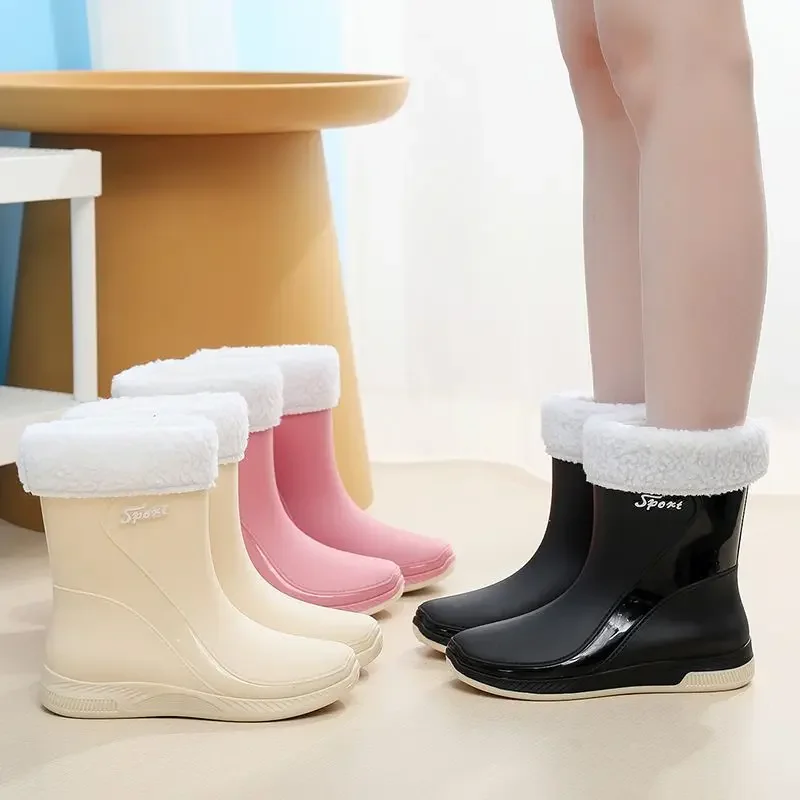 Fashionable rain boots for women warm autumn and winter rain boots, non-slip women's rubber shoes adult plus fleece rubber boots